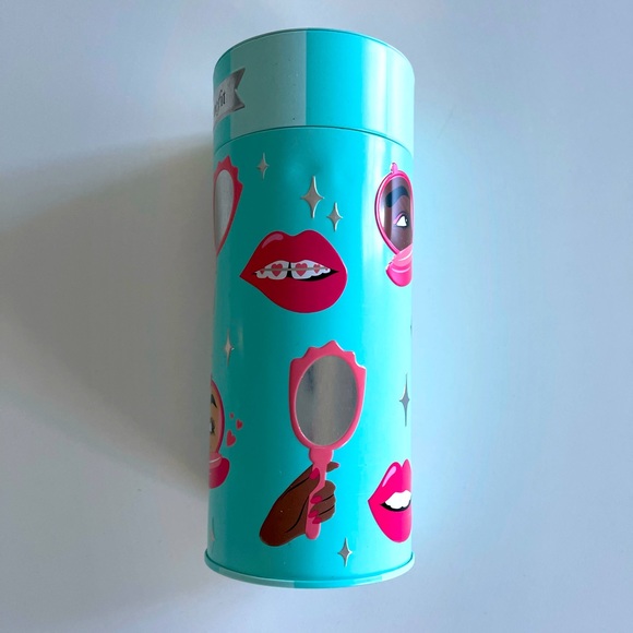 Benefit Cosmetics gift set with eyeliner, primer, brow gel and mascara - Picture 1 of 2